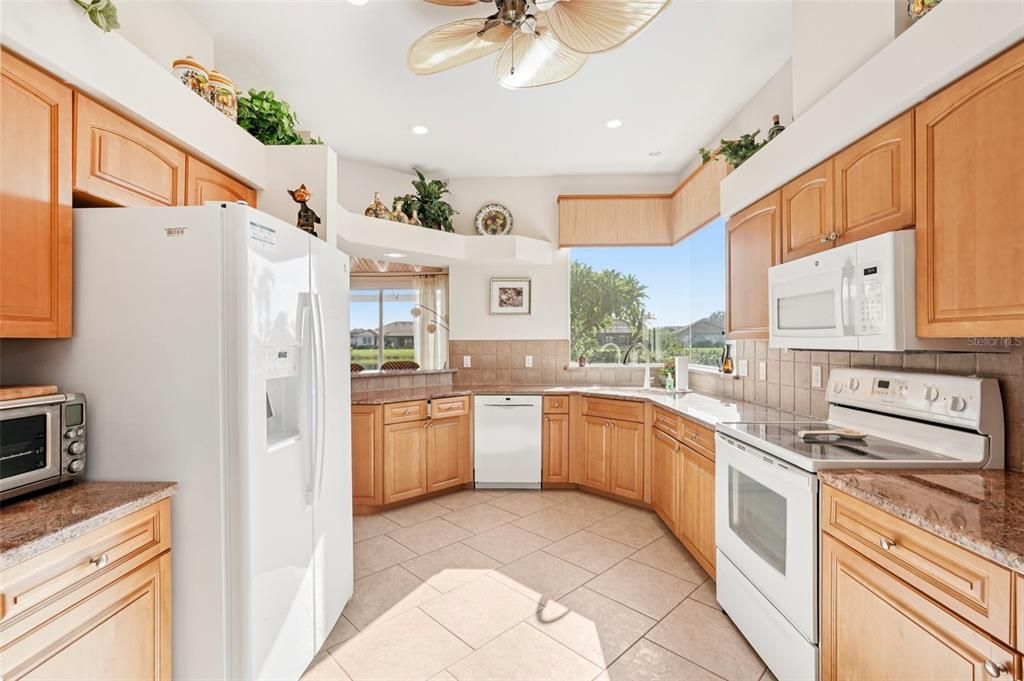 Dining room, Interior, Kitchen, Recessed Lighting