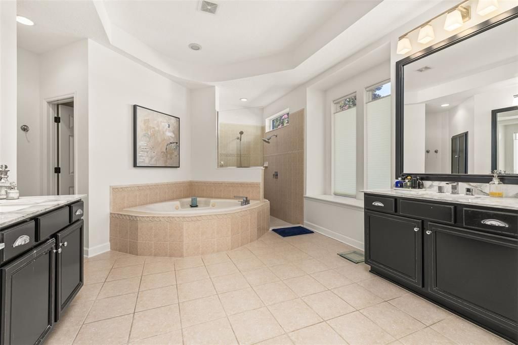 Bathroom, Dual Sink Vanities, Interior, Recessed Lighting