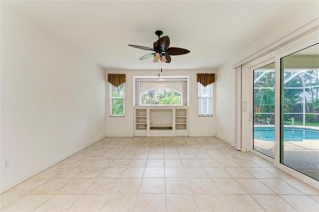 Empty room, Interior