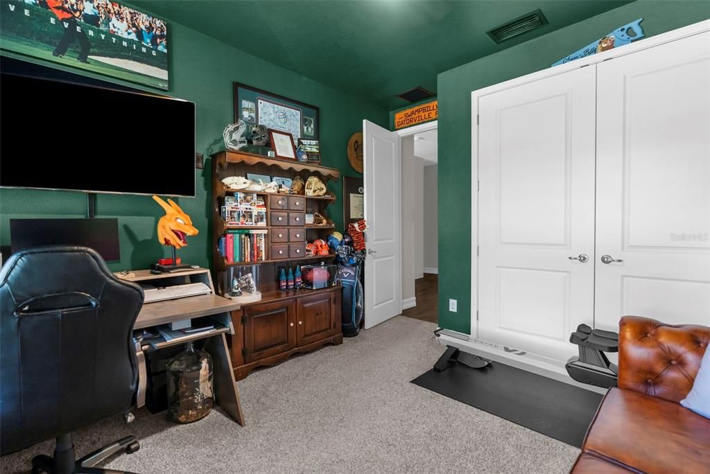 Home Office, Interior