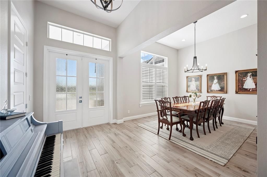 Chandelier, Dining room, Interior, Pendant Lights, Piano, Recessed Lighting, Wood Texture Flooring