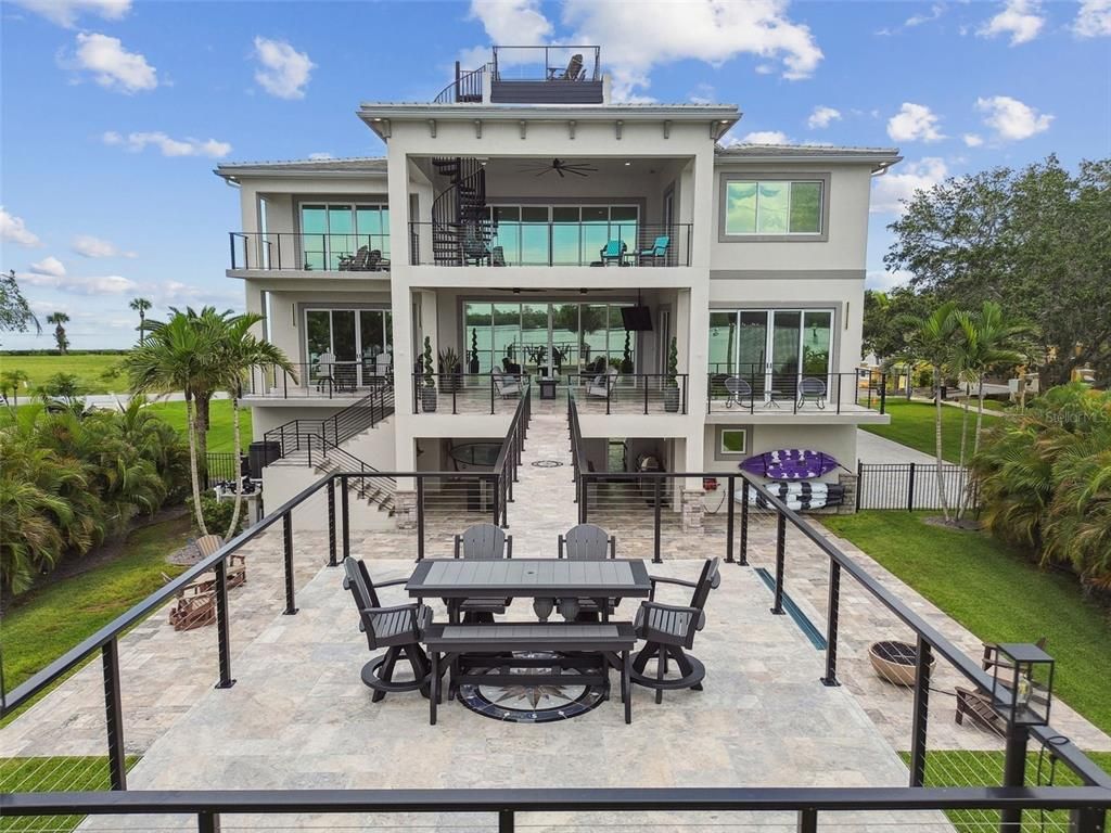 Backyard, Exterior, Facade, Modern