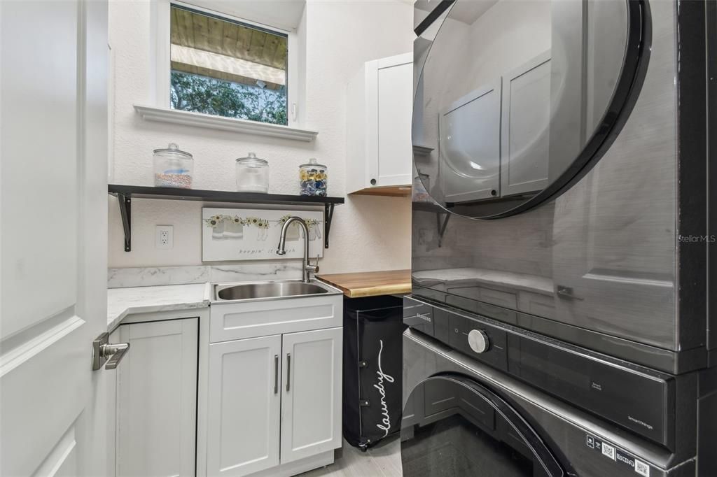 Interior, Kitchen, Washer, Wood Texture Flooring