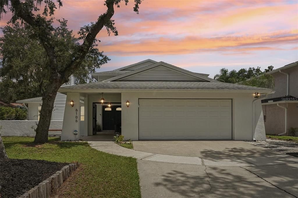 Attached, Exterior, Facade, Ranch