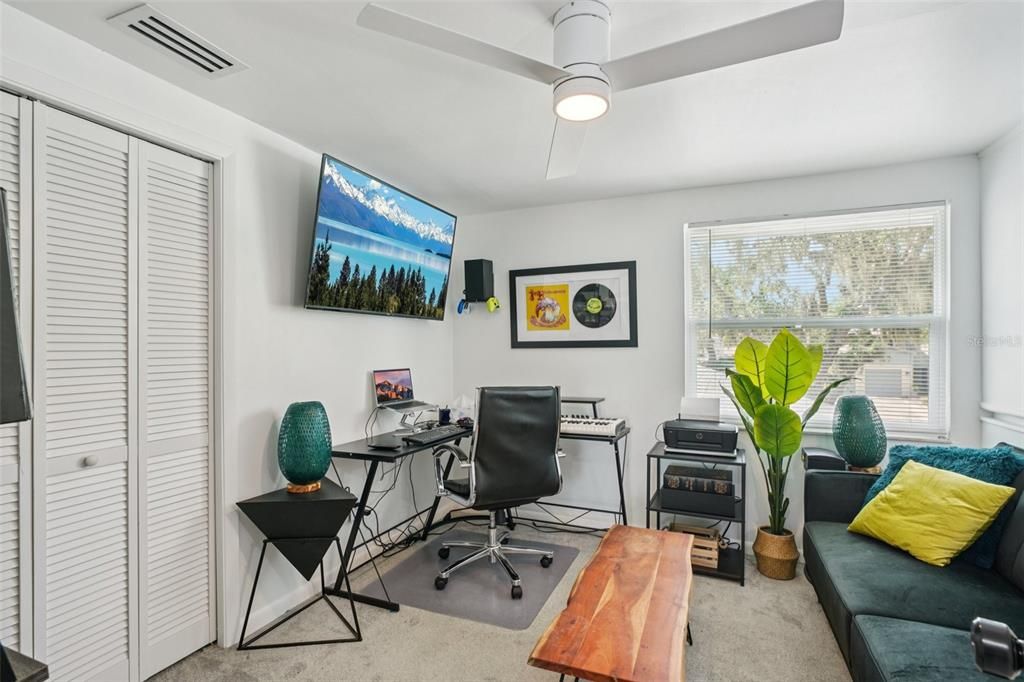 Home Office, Interior