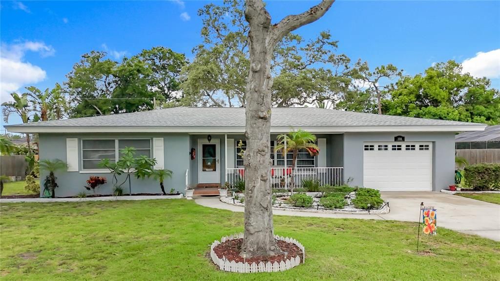 Attached, Exterior, Facade, Ranch
