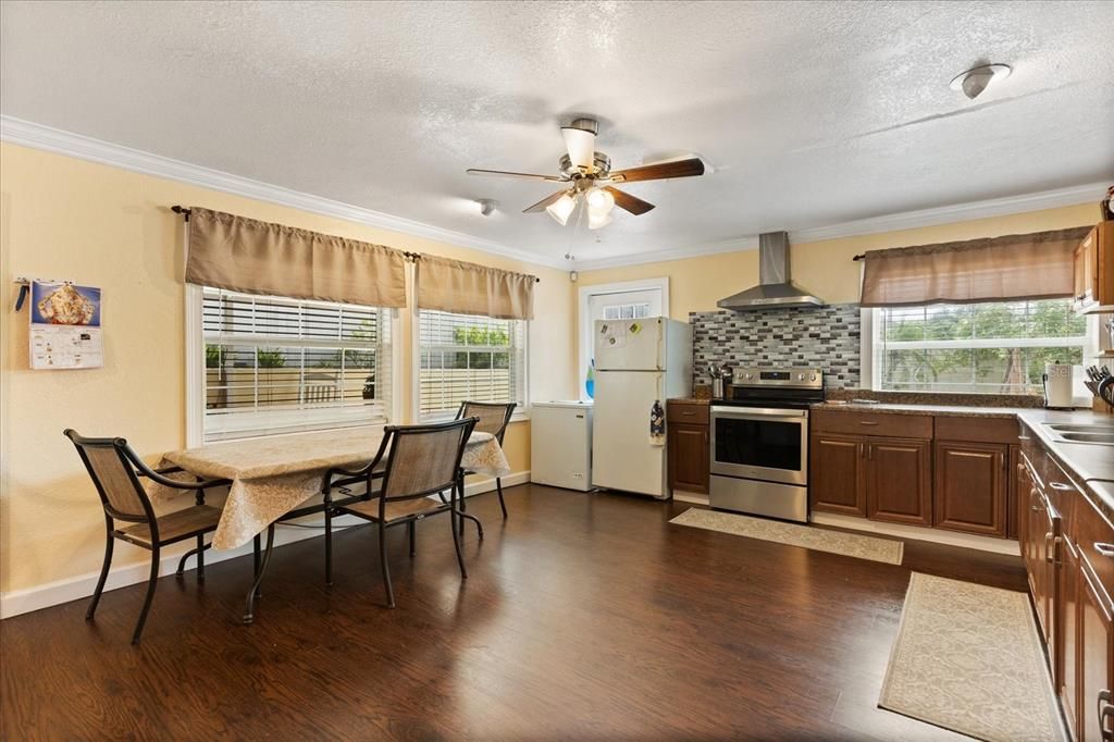 Dining room, Interior, Kitchen, Stainless Steel Appliances, Wood Texture Flooring