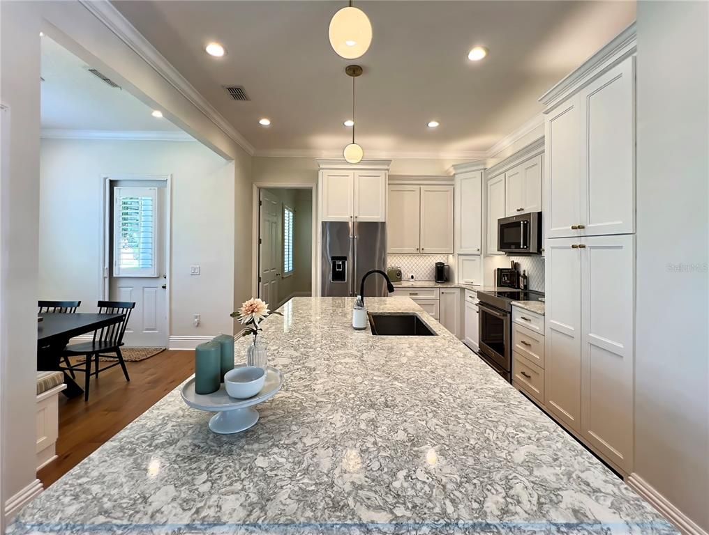 Dining room, Interior, Kitchen, Pendant Lights, Recessed Lighting, Wood Texture Flooring