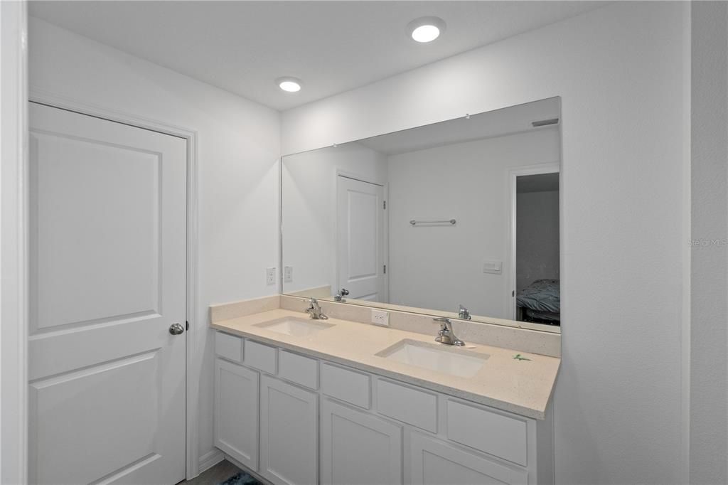 Bathroom, Dual Sink Vanities, Interior, Recessed Lighting