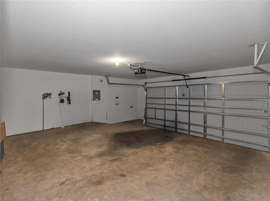 Garage, Interior