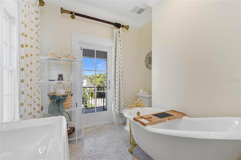 Bathroom, Free Standing Baths, Interior