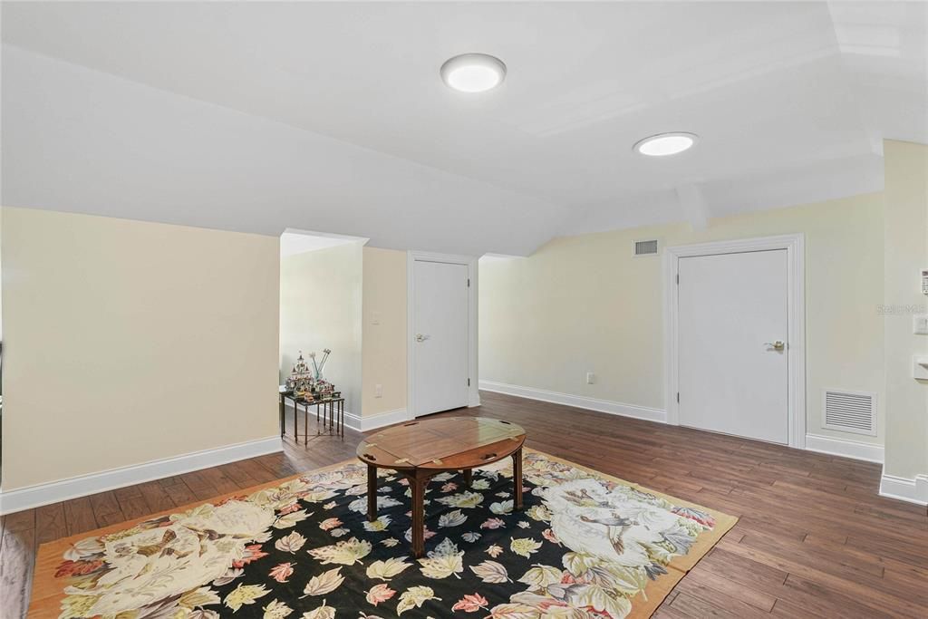 Interior, Recessed Lighting, Wood Texture Flooring