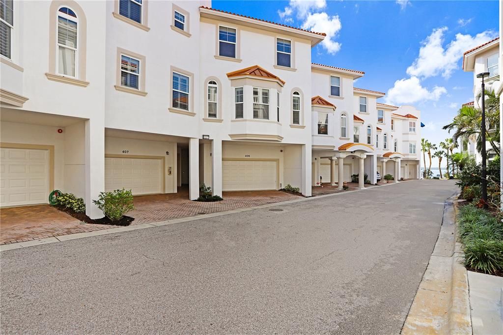 Attached, Exterior, Facade, Mediterranean
