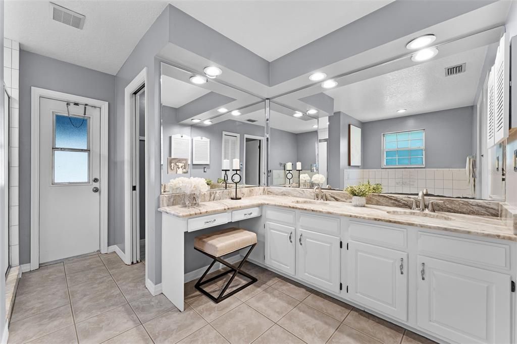 Bathroom, Dual Sink Vanities, Interior, Recessed Lighting