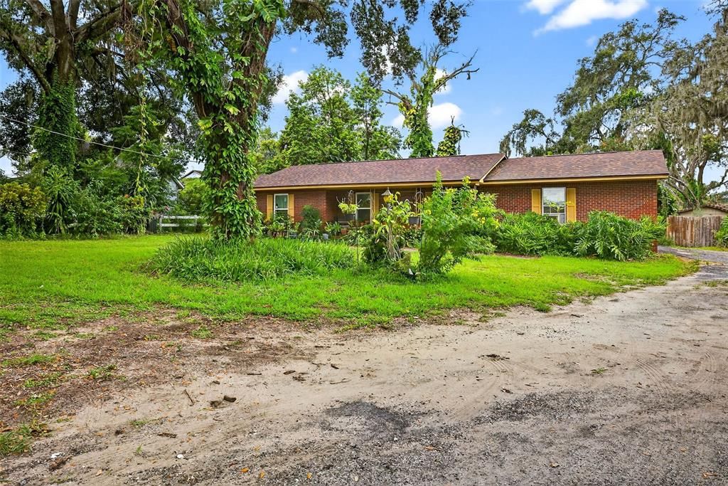Backyard, Exterior, Facade, Brick Facade, Ranch