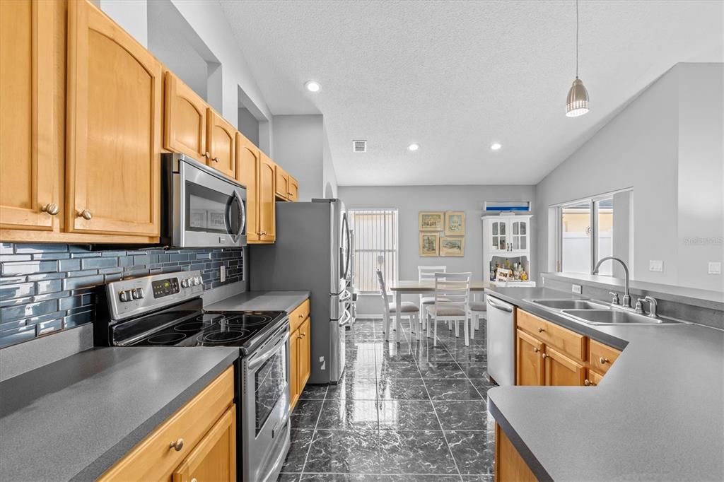 Dining room, Interior, Kitchen, Marble, Pendant Lights, Recessed Lighting
