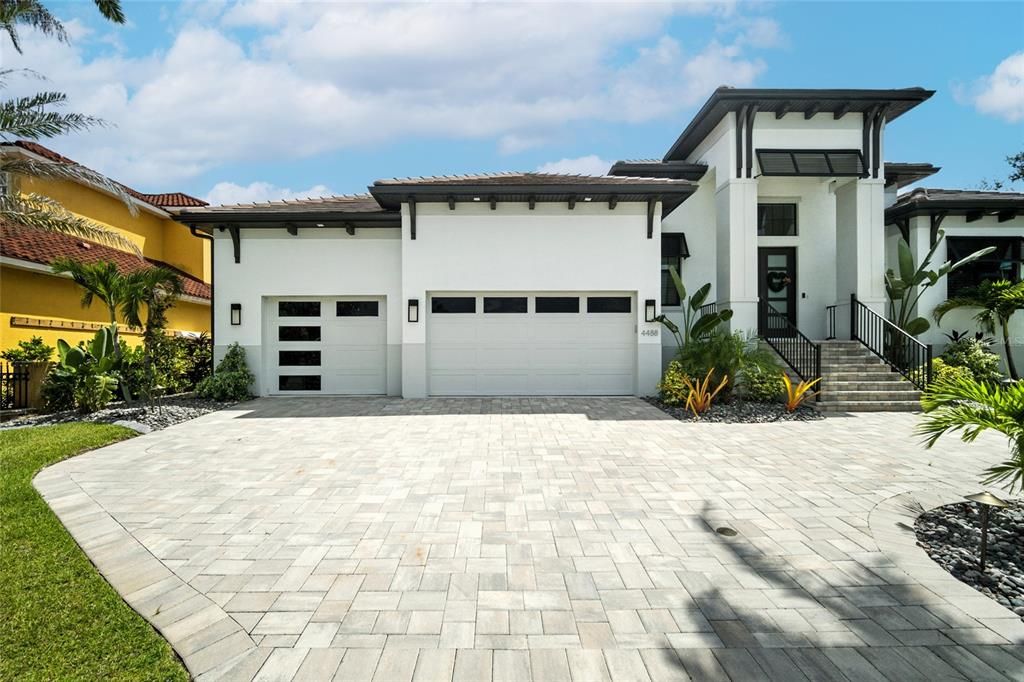Attached, Exterior, Facade, Mediterranean