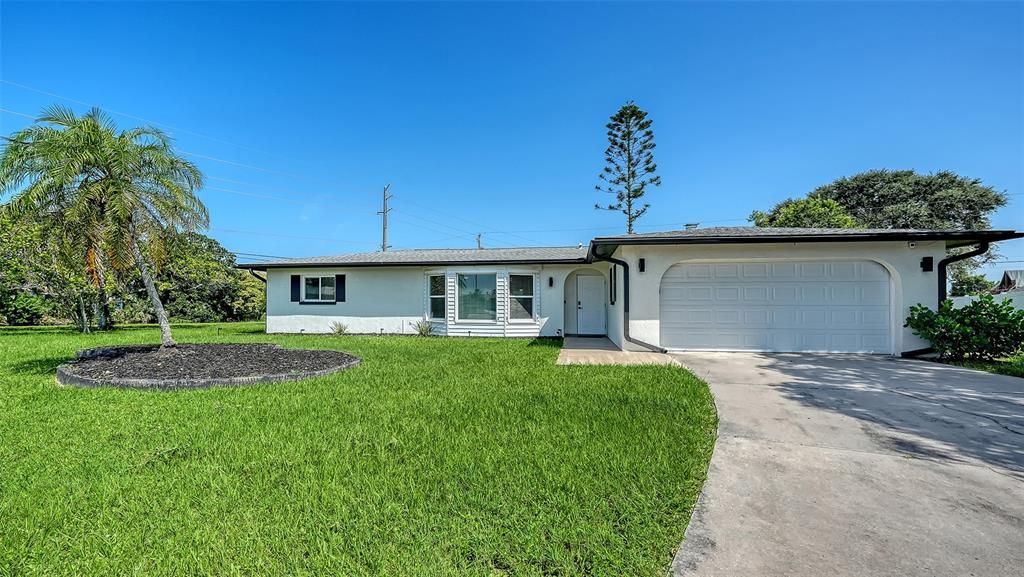 Attached, Backyard, Exterior, Facade, Ranch