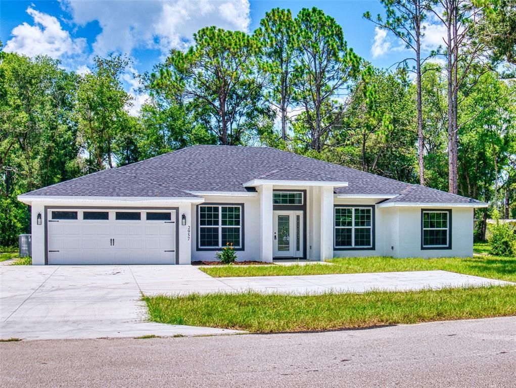 Attached, Exterior, Facade, Ranch