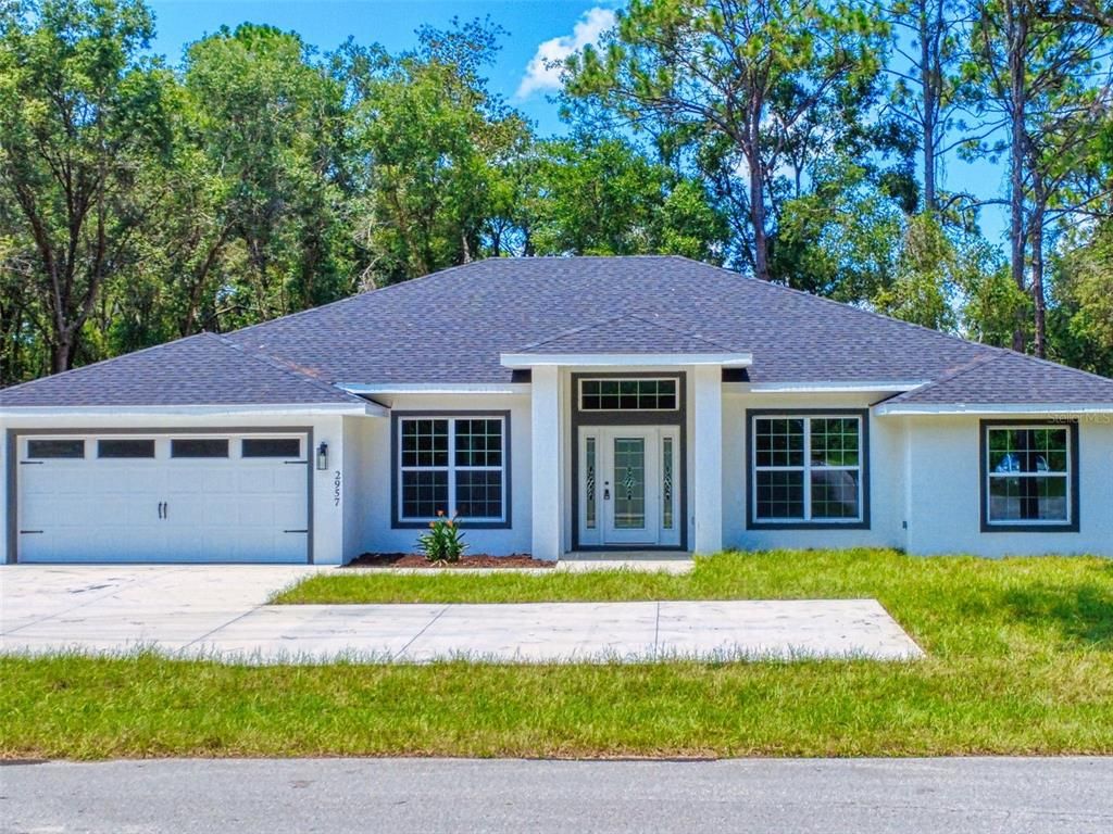 Attached, Exterior, Facade, Ranch