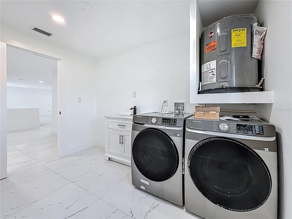 Interior, Marble, Recessed Lighting, Washer