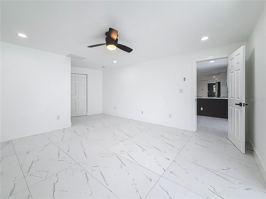 Empty room, Interior, Marble, Recessed Lighting