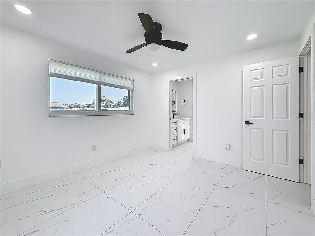 Bathroom, Empty room, Interior, Marble, Recessed Lighting