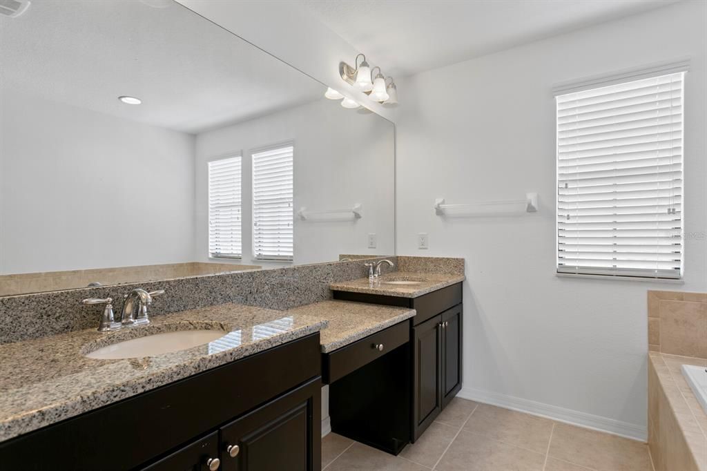 Bathroom, Dual Sink Vanities, Interior, Recessed Lighting