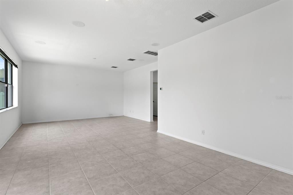 Empty room, Interior, Recessed Lighting