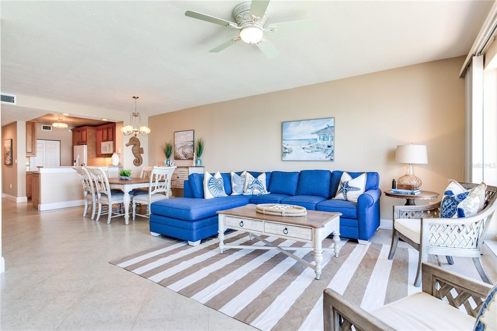 Chandelier, Dining room, Interior, Kitchen, Living room