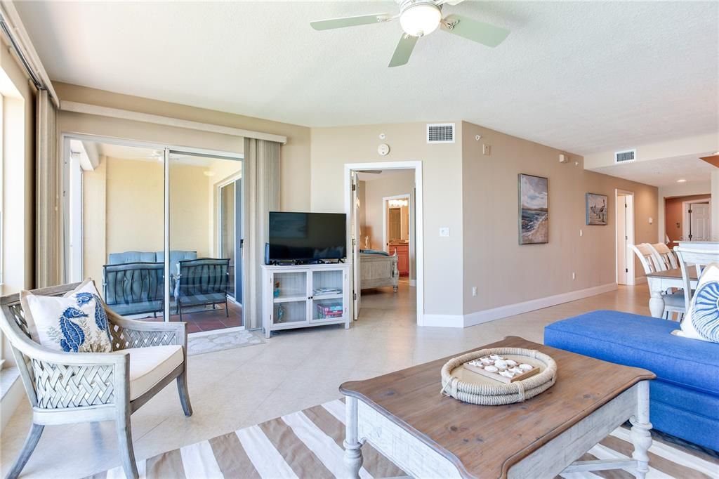 Dining room, Interior, Living room, Recessed Lighting