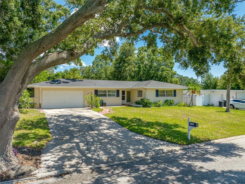 Attached, Exterior, Facade, Ranch