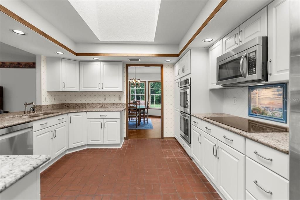 Chandelier, Dining room, Interior, Kitchen, Recessed Lighting, Stainless Steel Appliances