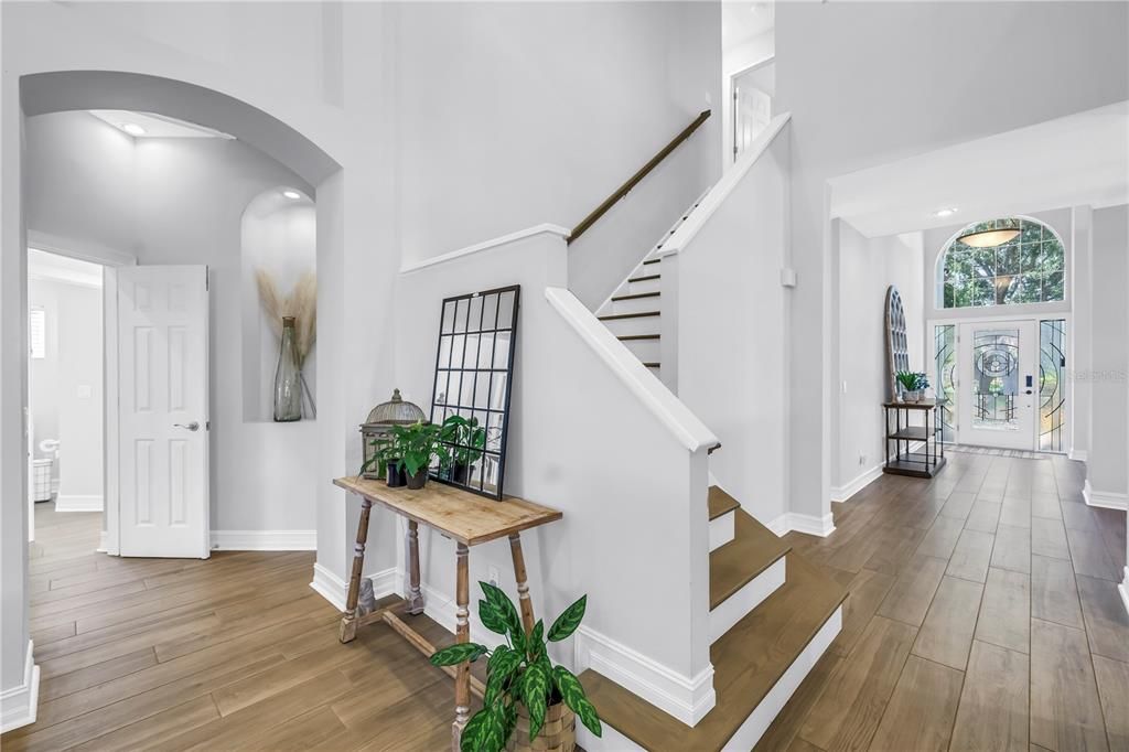 Interior, Recessed Lighting, Wood Texture Flooring