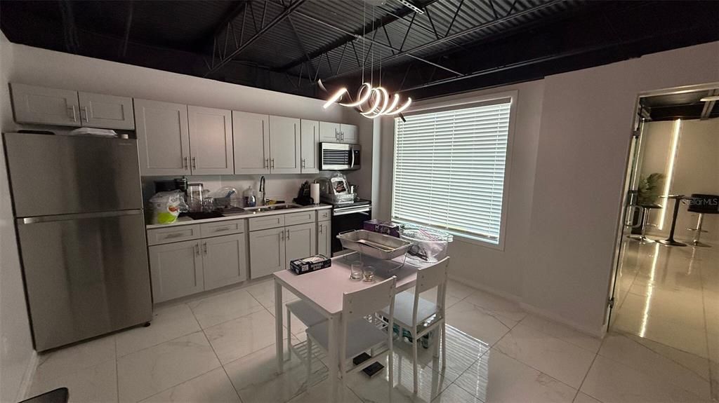 Dining room, Interior, Kitchen, Marble, Pendant Lights, Stainless Steel Appliances