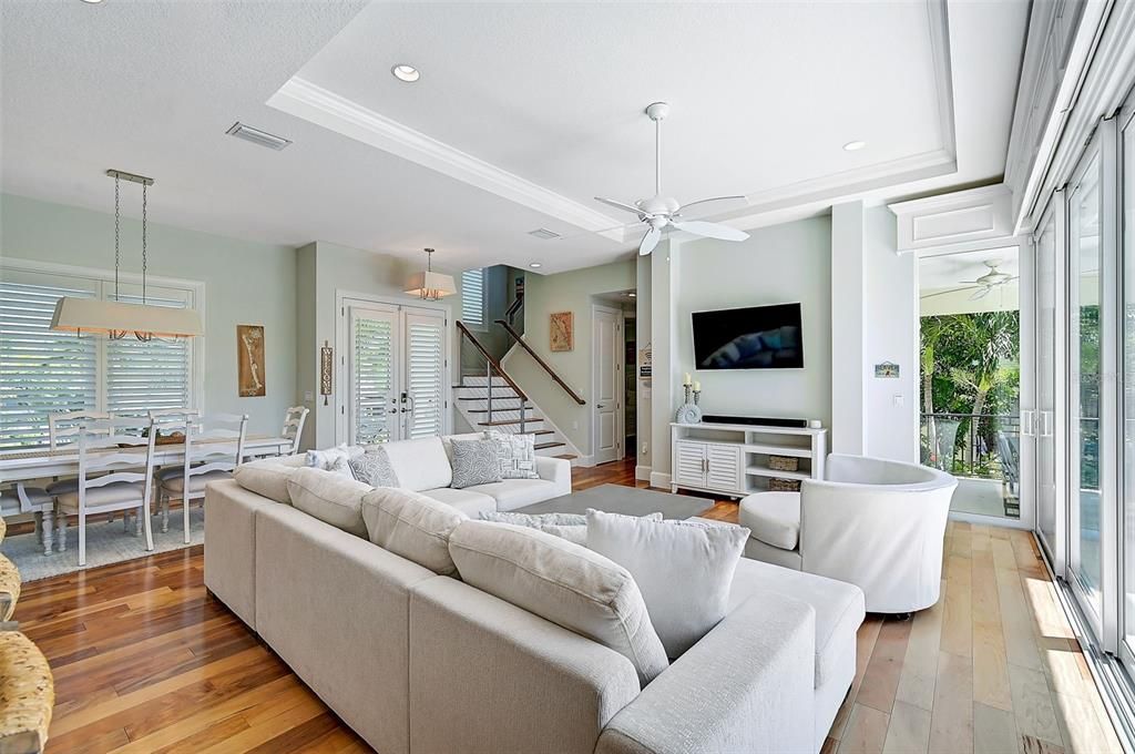 Dining room, Interior, Living room, Pendant Lights, Recessed Lighting, Wood Texture Flooring