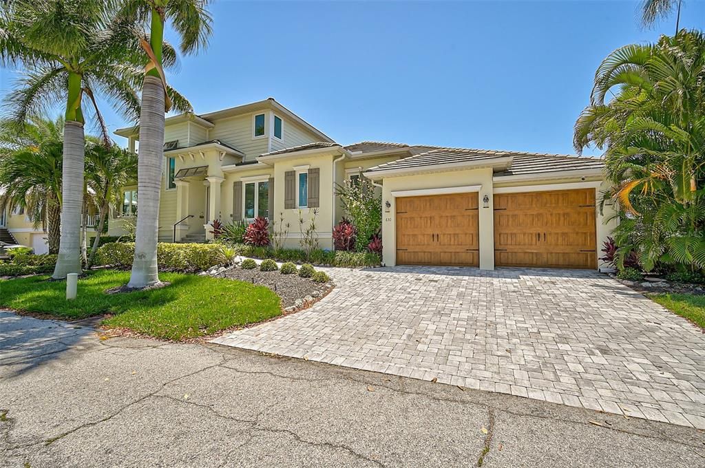 Attached, Exterior, Facade, Ranch