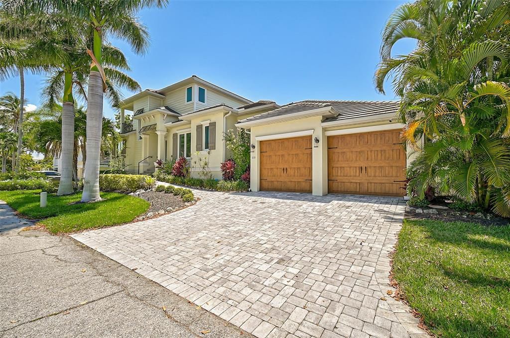Attached, Exterior, Facade, Mediterranean