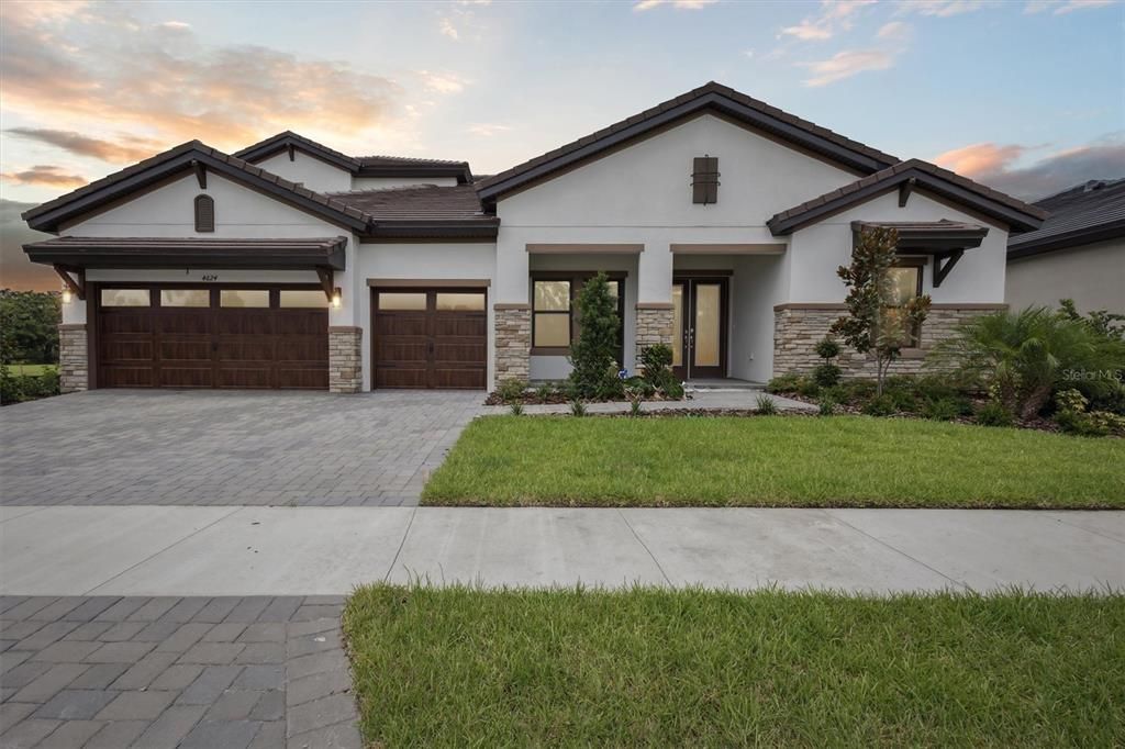 Attached, Exterior, Facade, American Craftsman