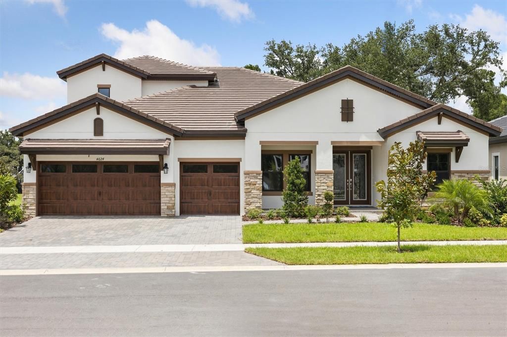 Attached, Exterior, Facade, Mediterranean