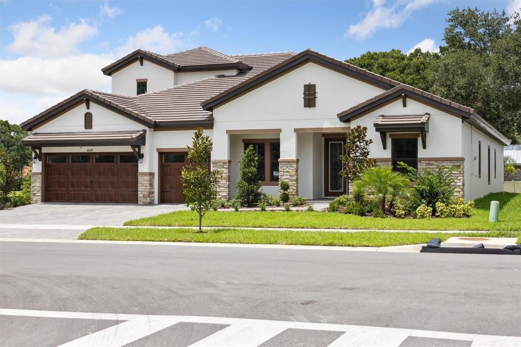 Attached, Exterior, Facade, Mediterranean
