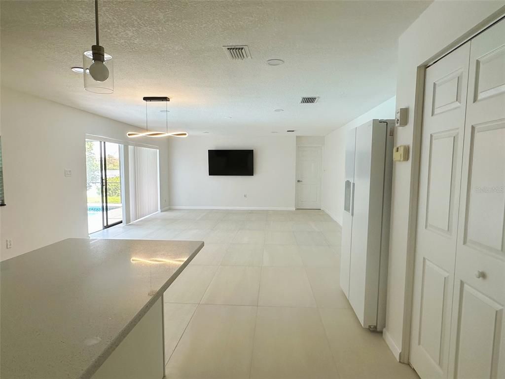 Empty room, Interior, Pendant Lights, Recessed Lighting