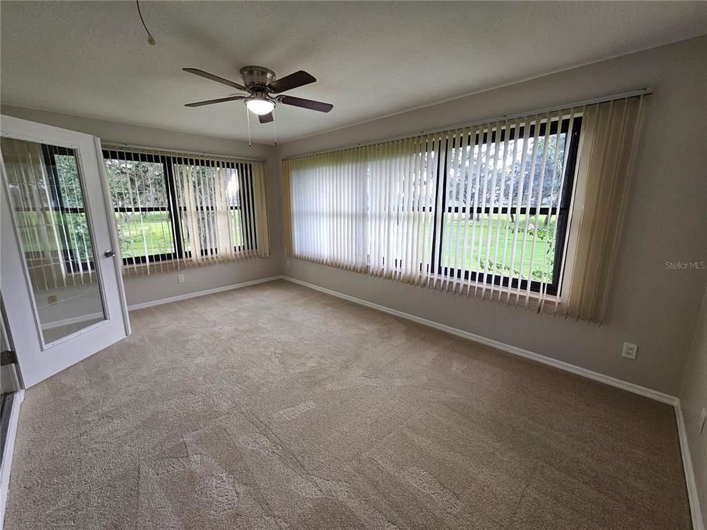 Empty room, Interior