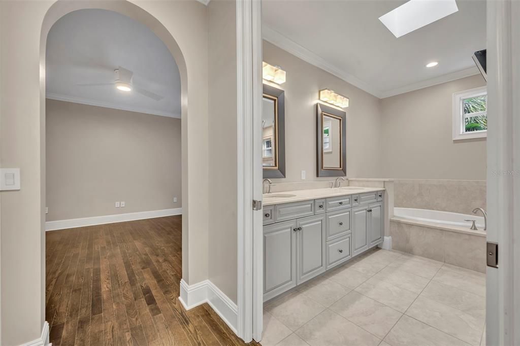 Bathroom, Interior, Recessed Lighting, Wood Texture Flooring