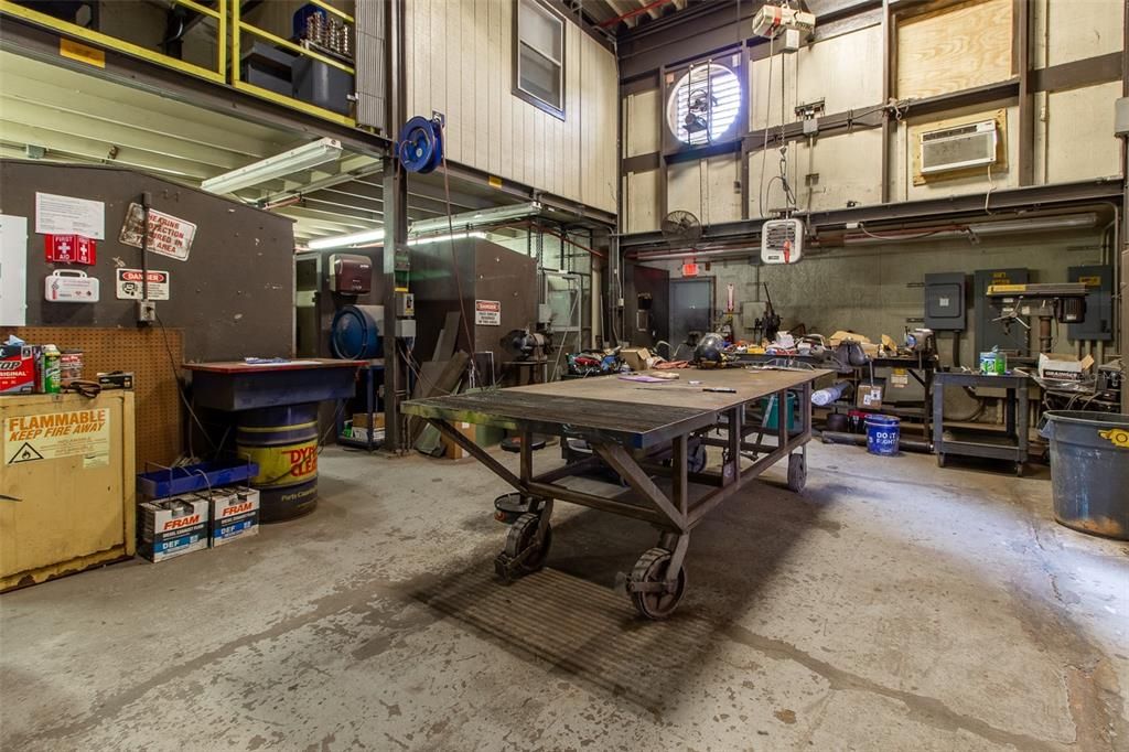 Game Room, Interior