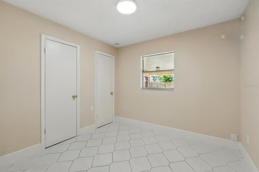 Empty room, Interior