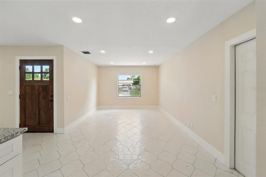 Empty room, Interior, Recessed Lighting