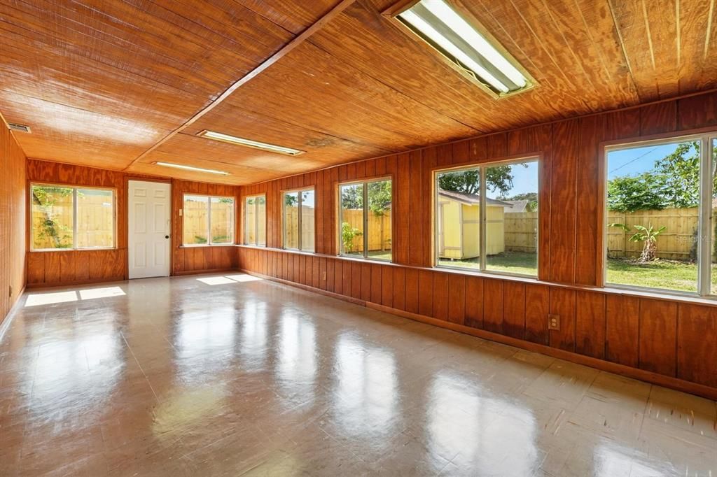 Empty room, Interior, Wooden Ceilings, Wooden Walls