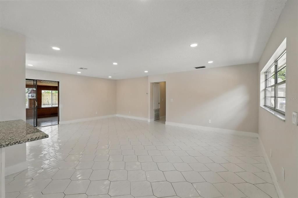 Empty room, Interior, Recessed Lighting