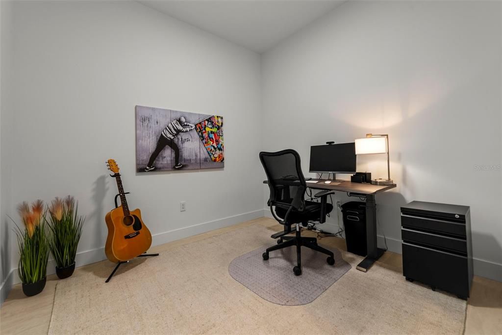 Home Office, Interior